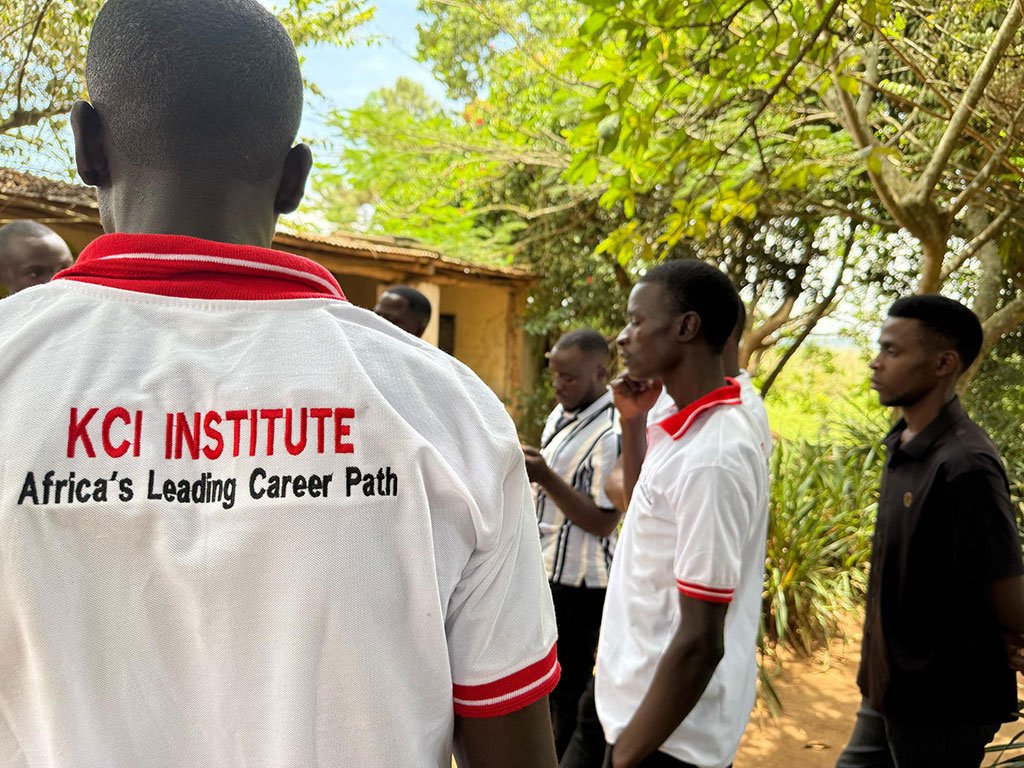 tour-guide-jobs-in-ugandawhere-to-find-them-after-training